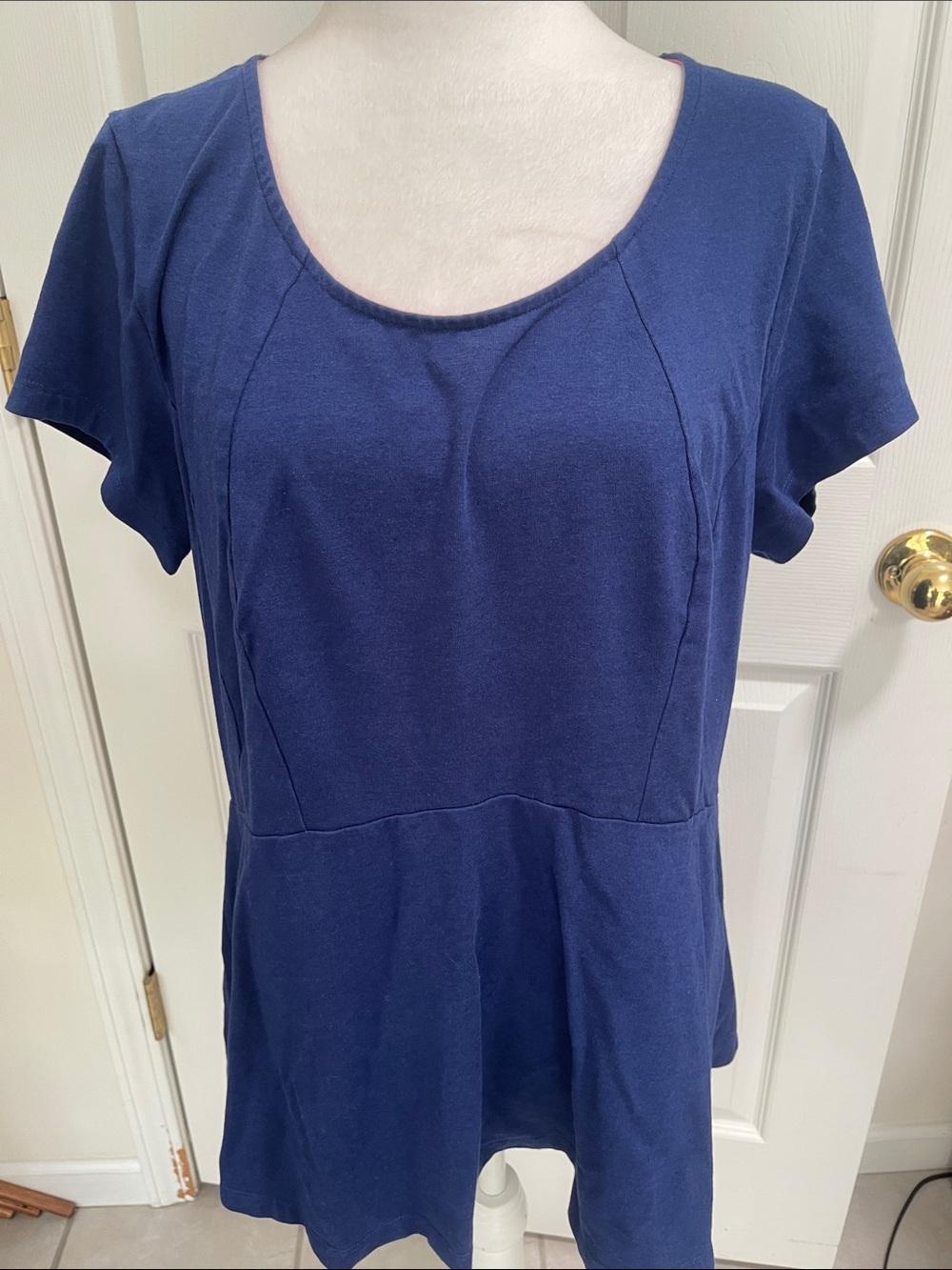 Isaac Mizrahi Navy Scoop Neck Short Sleeve Tunic. Size lg